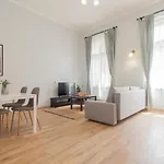 Isabella Studio